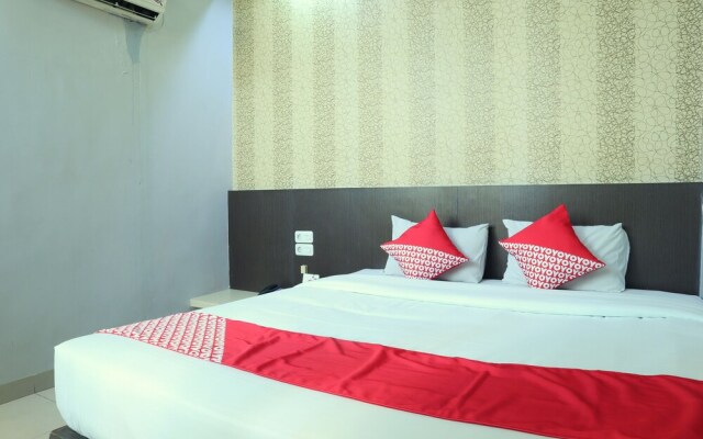 Majestiq Hotel by OYO