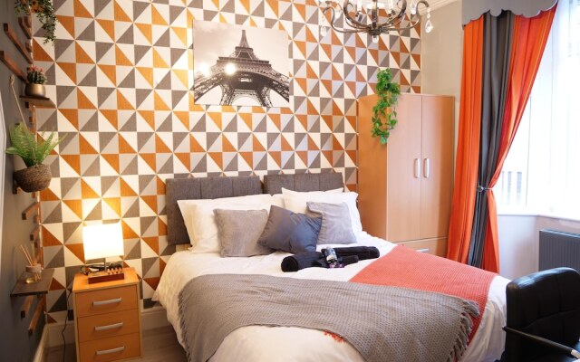 Stunning 5-bed House in Liverpool! Great Location!