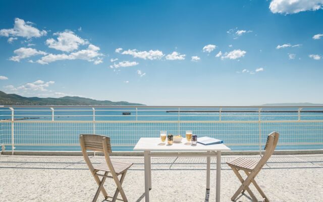 Seafront Penthouse LEO