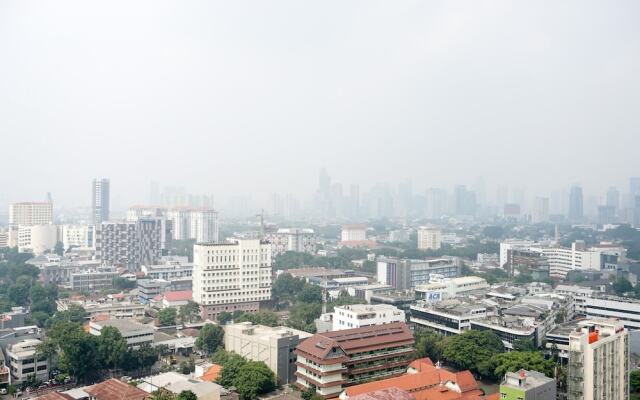 Comfort and Clean Studio Menteng Park Apartment
