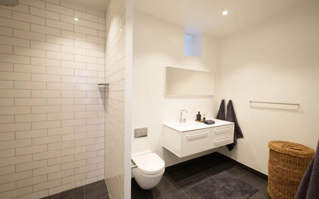 Sanders King - Smart 4-bdr Apt in City Center