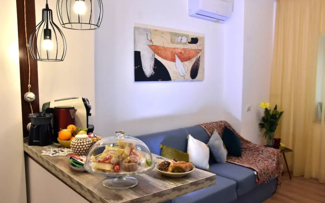 Gloden House Apartments