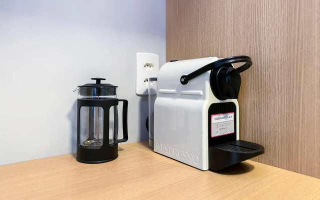 Studio novíssimo, completo e muito bem localizado