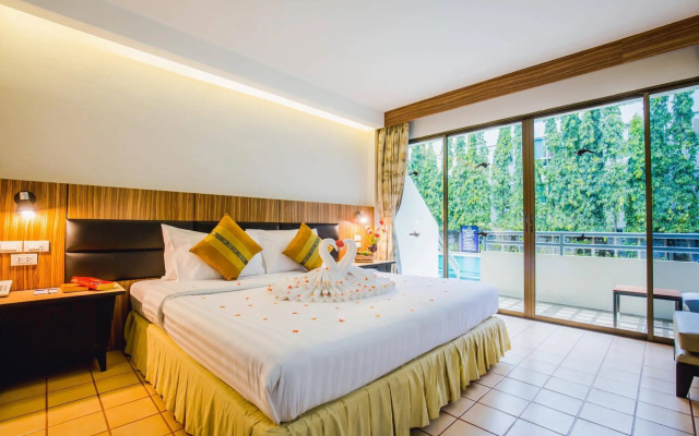 Karon Whale Resort Karon Beach (SHA Certified)