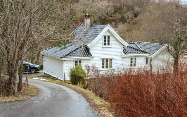 Stunning Home in Blomsterdalen With 3 Bedrooms and Wifi