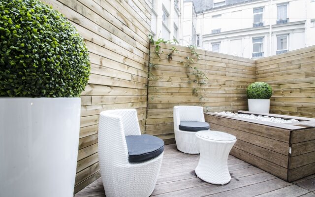 Luxury Apartment in Paris-Champs Elysées