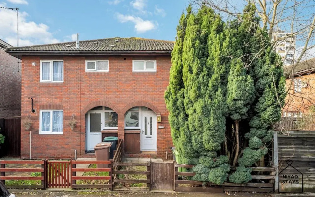 Hale Lodge, Beautiful 3 BR Home With Free Parking