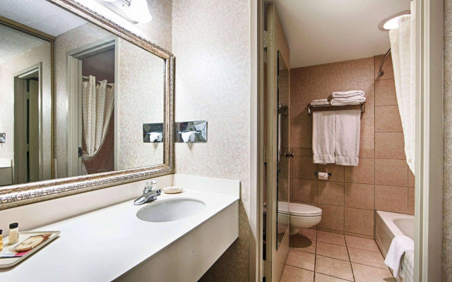 Bismarck Hotel and Conference Center