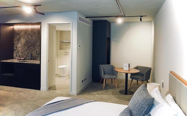 City Edge South Melbourne Apartment Hotel