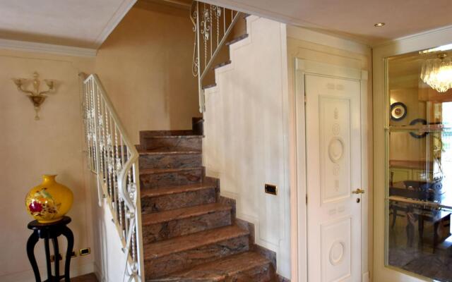 Luxurious Villa in Lombardy with Garden and bubble bath