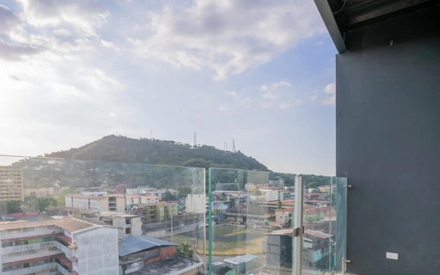 w Exceptional 1BR With Balcony in Casco View