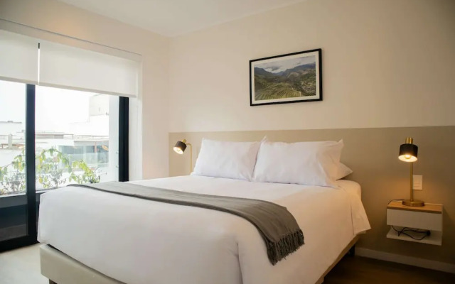 w Elegant 2BR Apartment in Miraflores Steps From Larcomar