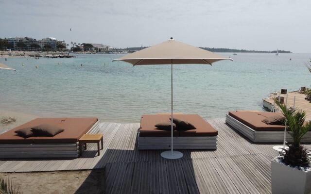 Superb Apart 6 People in the Heart of Cannes T32