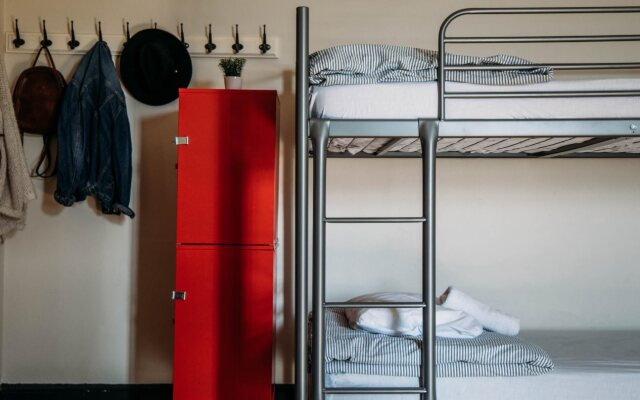 Saintlo Ottawa Jail Hostel