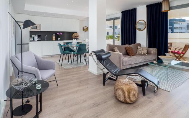 2313-Amazing new luxury apartment with three bedrooms