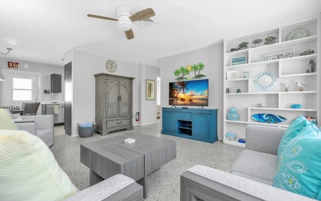 Barefoot Bungalow 2 Bedroom Home