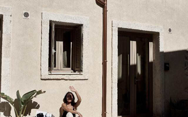 Manili Boutique Suites & Villas