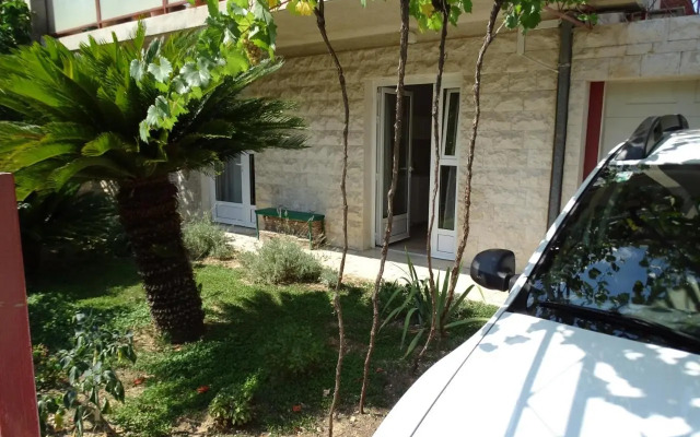 Job studio apartments