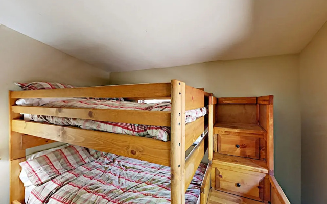 4BR 3BA Tahoe Donner House by RedAwning