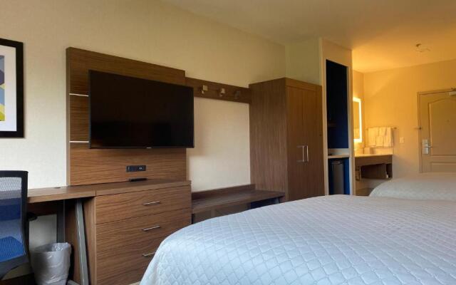 Holiday Inn Express & Suites Mountain View Silicon Valley, an IHG Hotel