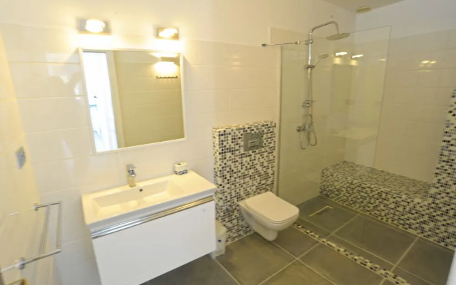 Villa Hazel by Villatatilin