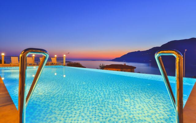 Hilaris Hotel
