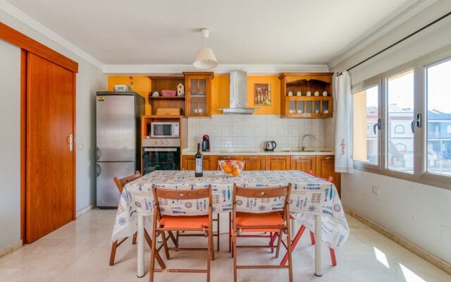 Spacious Apartment in Cruce de Arinaga With Terrace