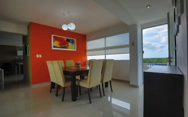 Spacious Condo with Gym & Pool Cancun