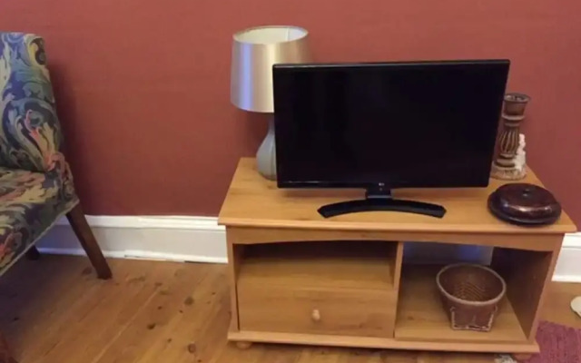 JOIVY Unique Royal Mile Apt - Relive Music History