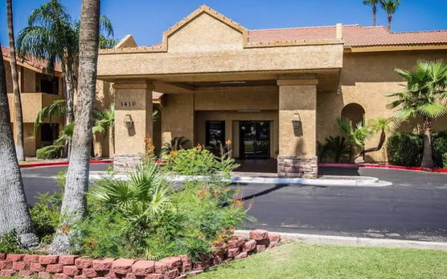 American Inn and Suites