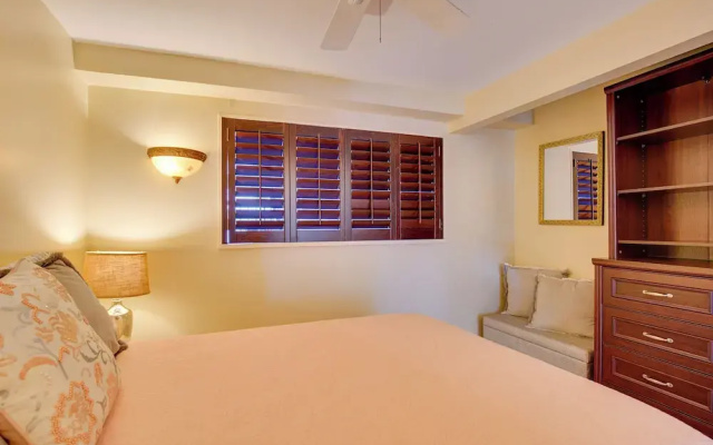 Centrally Located Kailua-kona Condo w/ Lanai!