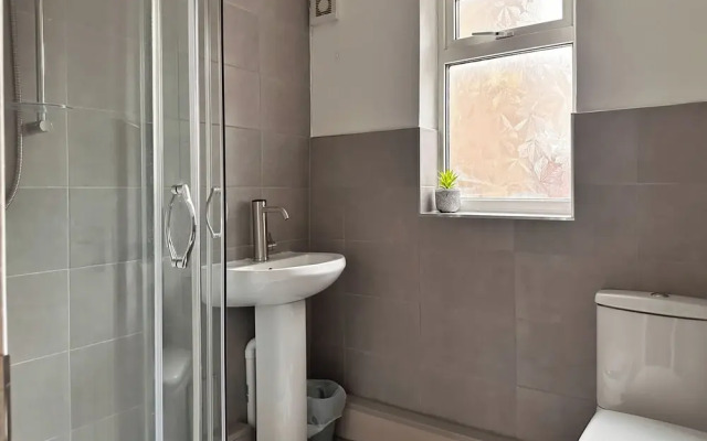 2 Bedroom Apartment-sleeps 6-parking-wifi