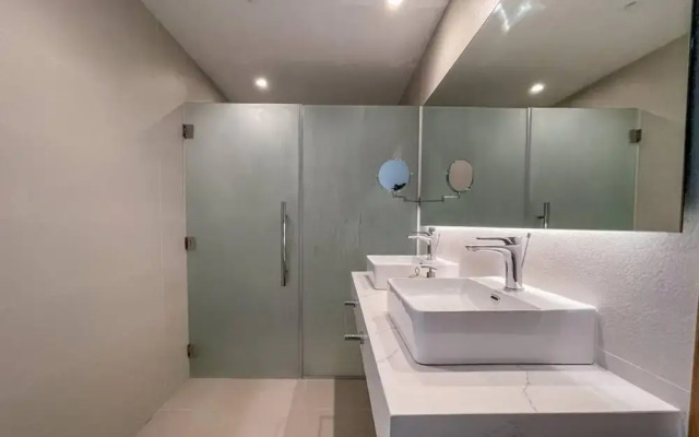 Incredibly Beautiful Condo Just Steps to the Beach