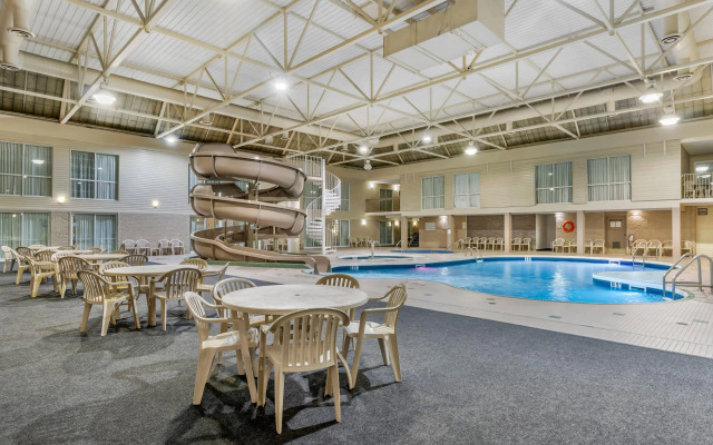 Clarion Hotel & Suites