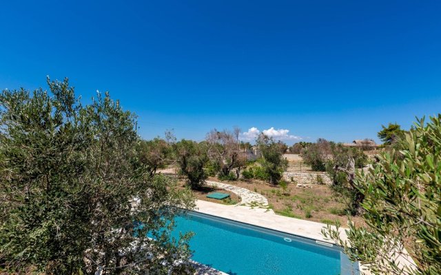 2081 Villa Crocilupo by Perle di Puglia