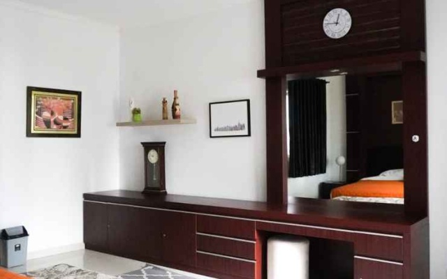 Villa Keluarga Thea Home Bandung – Guest Rooms – Cimenyan