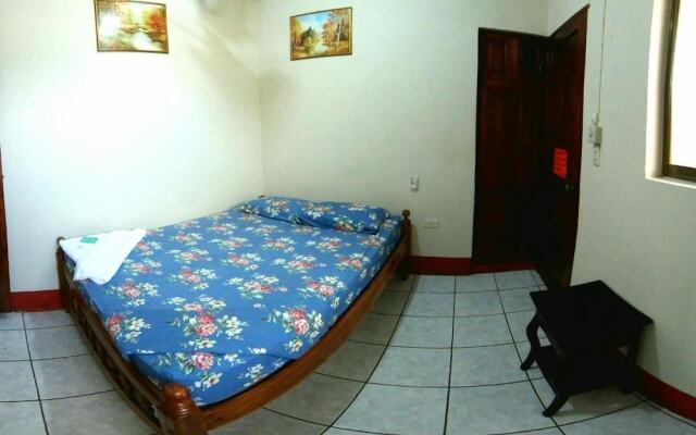 Hostal Brisas y Olas - Hostel
