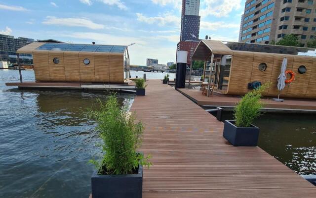 Wikkelboat Nr4 at Floating Rotterdam Rijnhaven