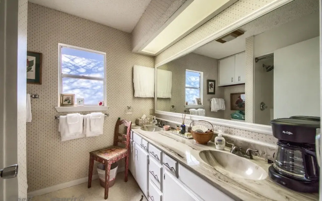Binky's Nest 1 Bedroom Home by RedAwning