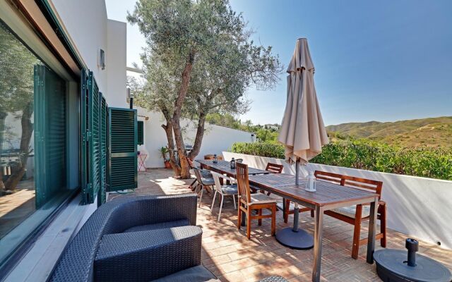 Villa Eiras Altas Grande by Portucasa