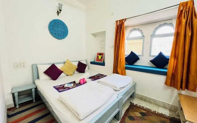 Jaisalmer Hostel Crowd