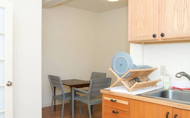 Nice - New & Clean Berkeley Studio