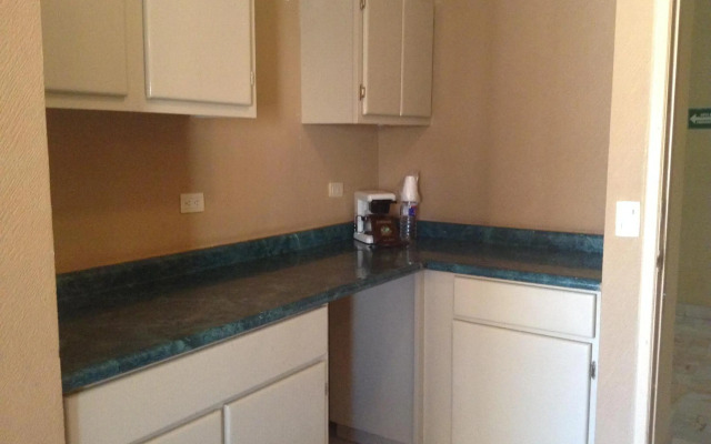 Los Jitos Hotel & Suites