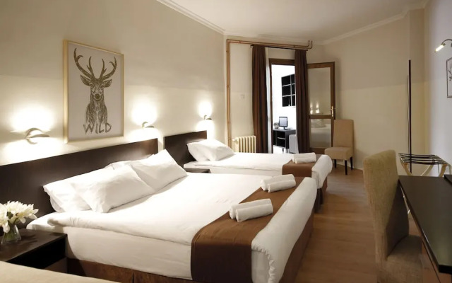 Hotel Junior