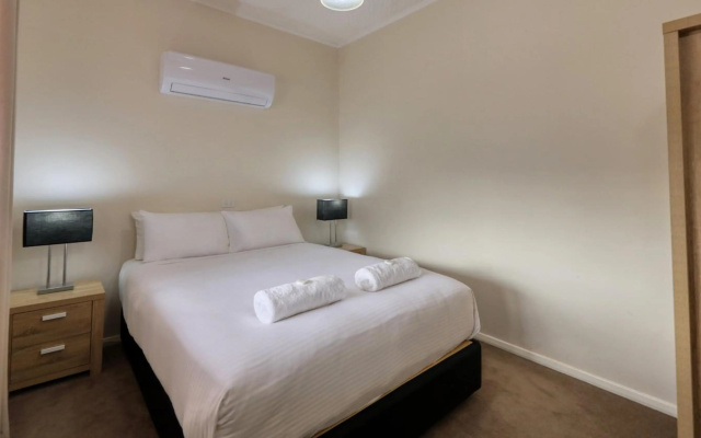 Charles Rasp Motor Inn & Cottages – Guest Rooms – Broken Hill