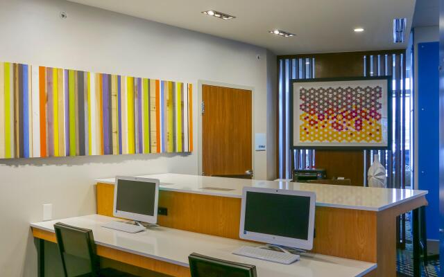 Holiday Inn Express & Suites Detroit Northwest - Livonia by IHG