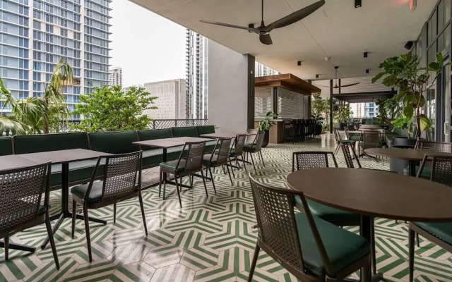 Bayside Breeze Downtown Luxury Tower Pool Gym