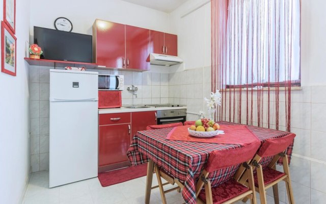 Awesome Apartment in Vinkuran With Wifi and 2 Bedrooms