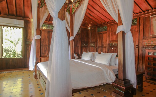 Villa Borobudur Resort