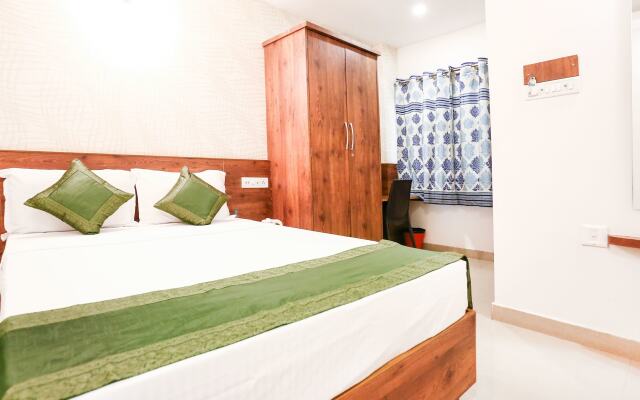 Treebo Comforts Inn, University Road Deralakatte